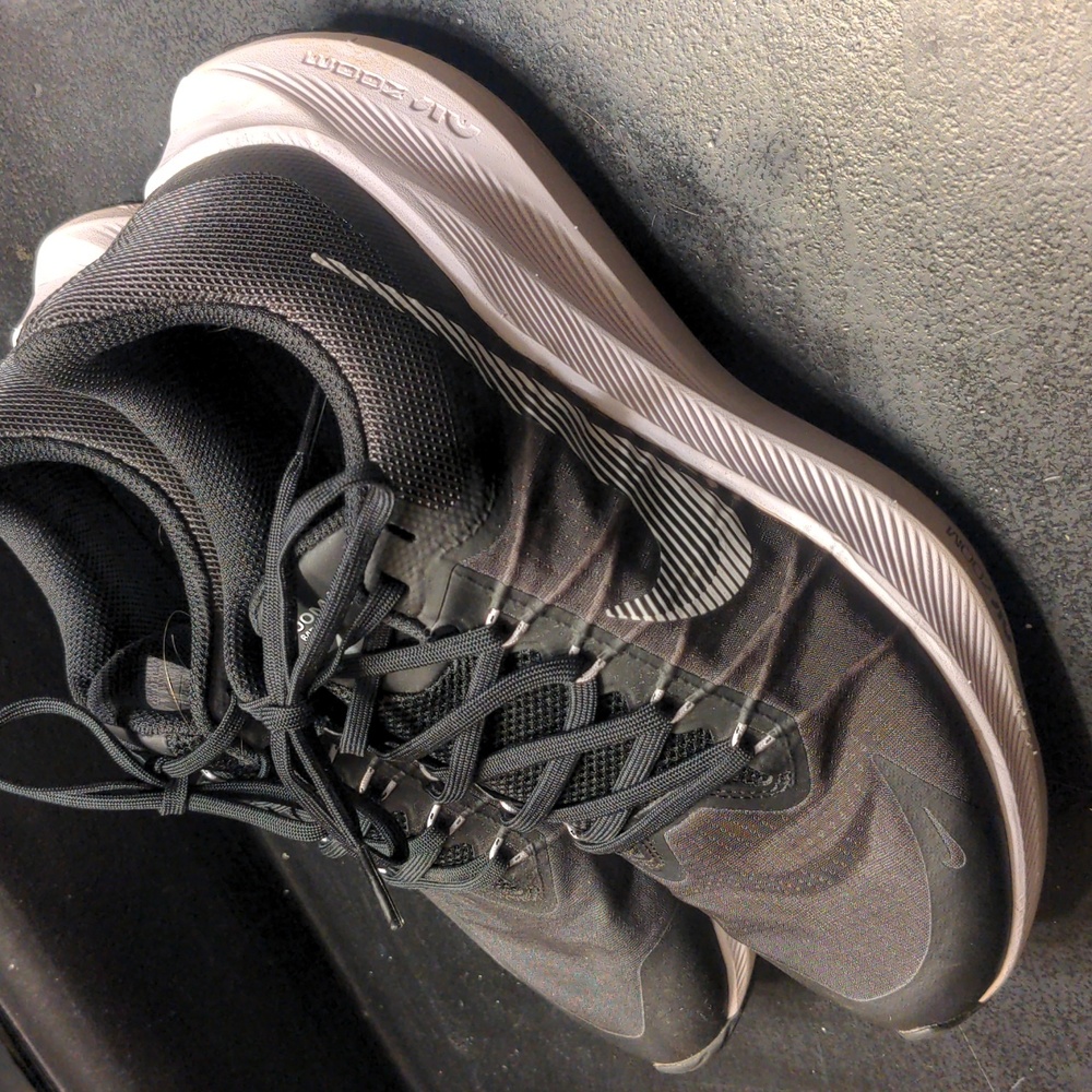 Women's Nike Winflo Zoom 8, size 9, like new, black and white